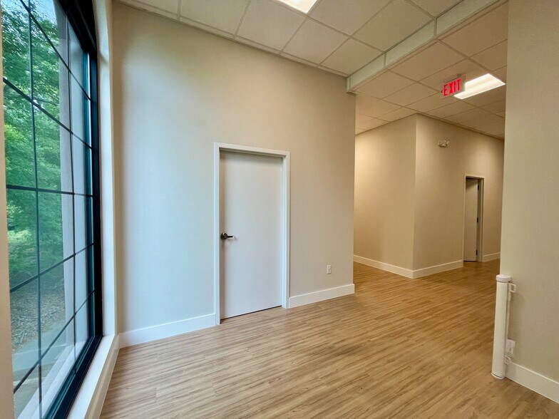 More Photos Of 259 S Broad St, Mooresville Office For Lease