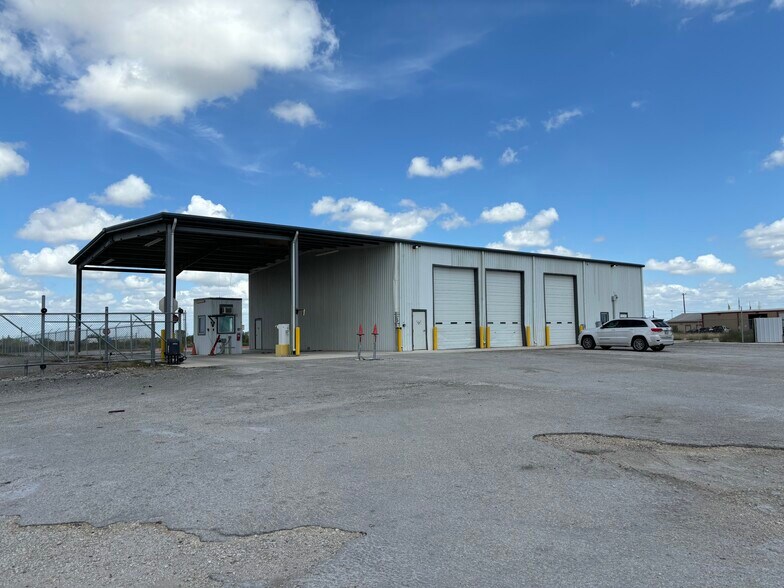 More Photos Of 14710-14722 Speedway Park, Von Ormy Truck Terminal For Lease
