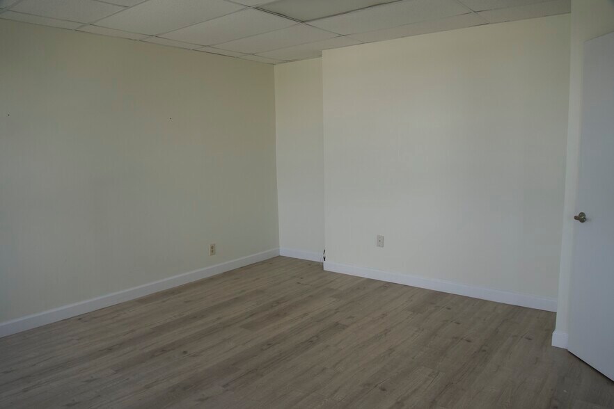 More Photos Of 1250 E Hallandale Beach Blvd, Hallandale Beach Office For Lease