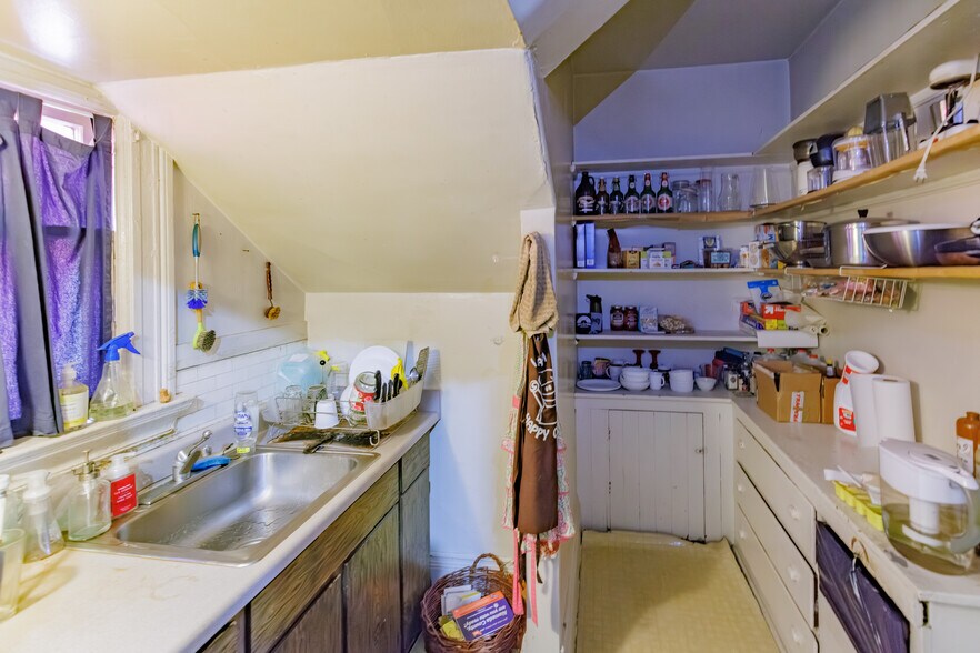 More Photos Of 667 10th St, Oakland Multifamily For Sale