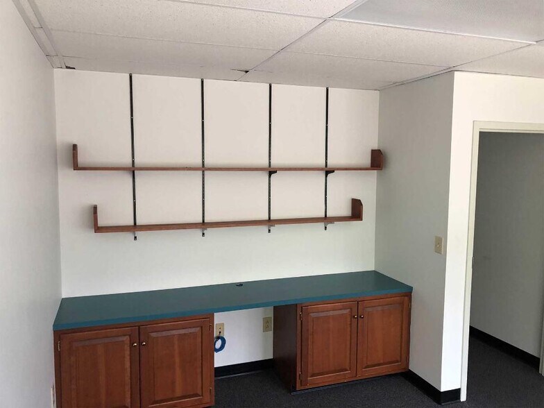 More Photos Of 1085 Route 4 E, Rutland Office For Lease