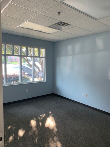 More Photos Of 203 Oakside Ln, Canton Medical For Sale