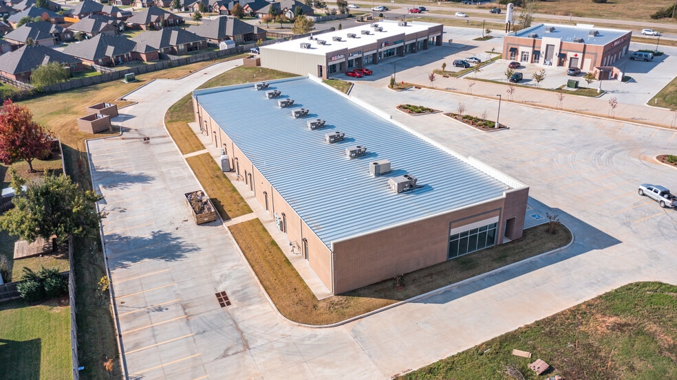 More Photos Of 4301 N Sara Rd, Yukon Freestanding For Lease