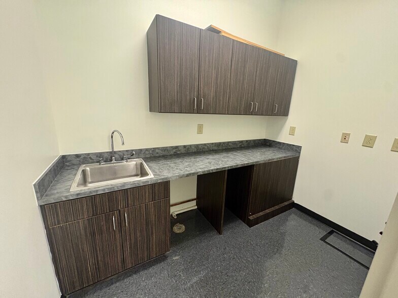 More Photos Of 2287 Henry Tecklenburg Dr, Charleston Office For Lease