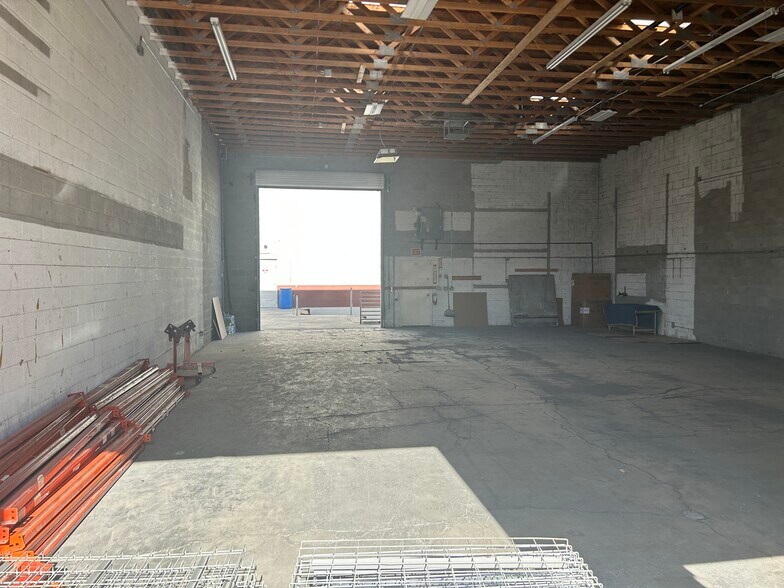 More Photos Of 5611-5617 S Valley View Blvd, Las Vegas Warehouse For Lease