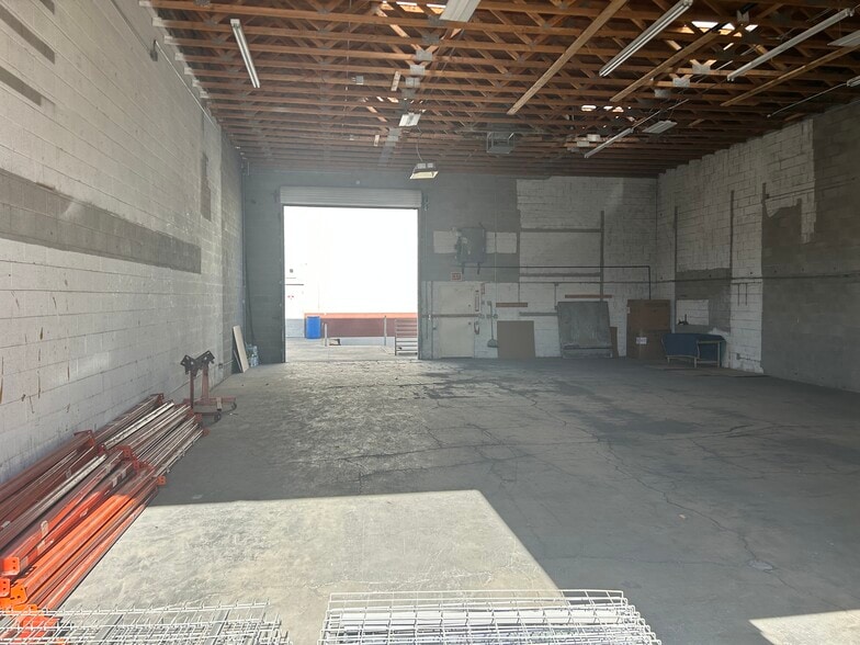 More Photos Of 5611-5617 S Valley View Blvd, Las Vegas Distribution For Lease