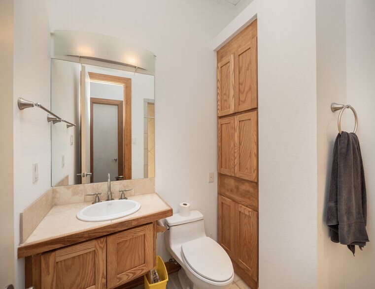 More Photos Of 805 N Congress Ave, Austin Storefront Retail Residential For Sale