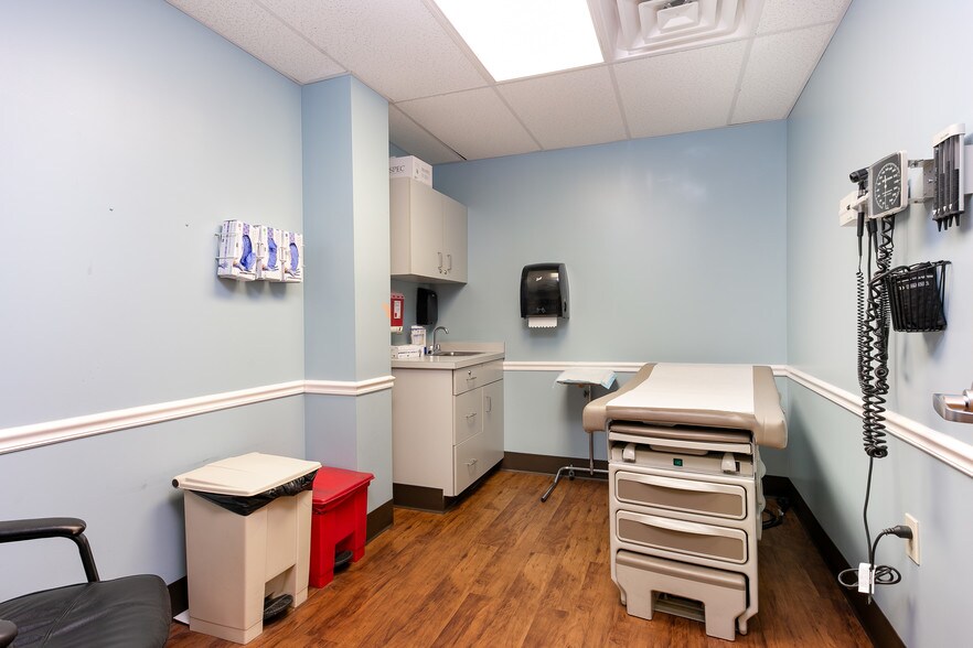 More Photos Of 1195 N Main St, Providence Medical For Lease
