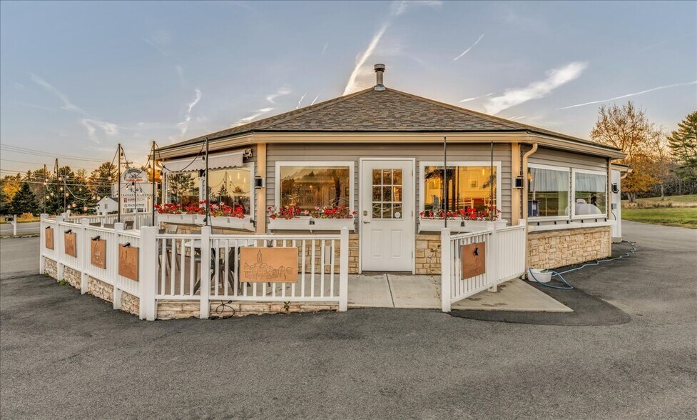 More Photos Of 357 W Main St, Searsport Freestanding For Sale