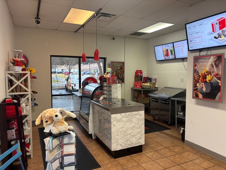 More Photos Of 5 Regent Park Blvd, Asheville Unknown For Lease