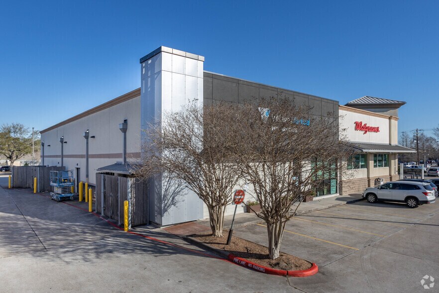 More Photos Of 102 N Friendswood Dr, Friendswood Drugstore For Sale