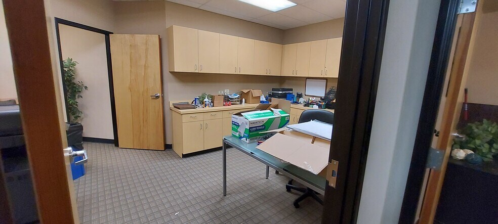 More Photos Of 7399 S Tucson Way, Centennial Flex For Lease