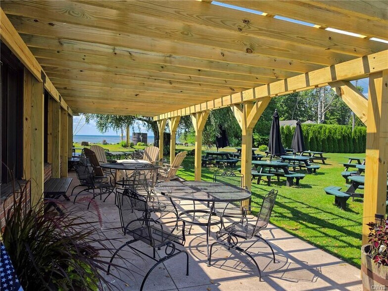 More Photos Of 6266 Lakeshore Rd, Verona Beach Restaurant For Sale