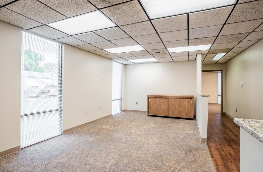 More Photos Of 212 W National Rd, Vandalia Office For Sale