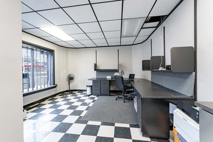 More Photos Of 901 Riverview Dr, Kalamazoo Auto Repair For Sale