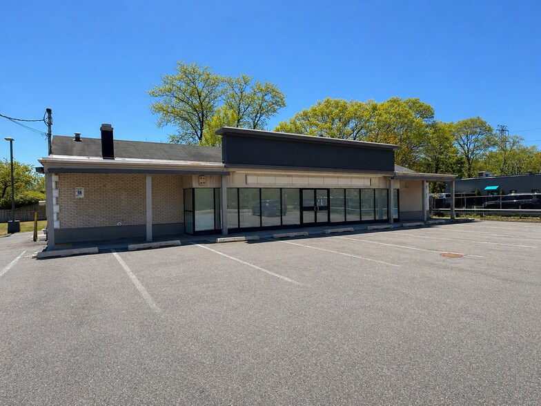 Primary Photo Of 952 Portion Rd, Ronkonkoma Convenience Store For Lease