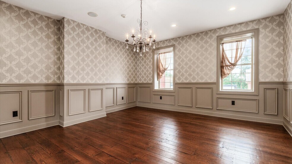 More Photos Of 120 W Main St, Somerset Flex For Sale