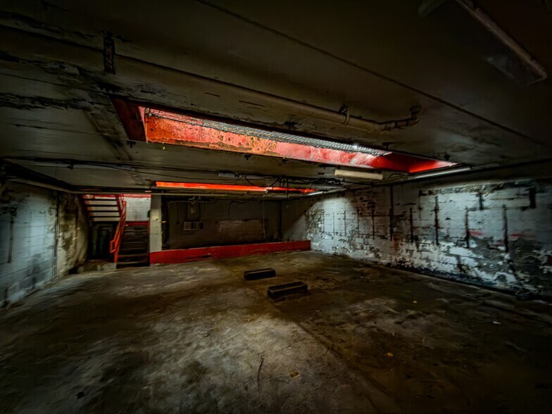 More Photos Of 1704 Us-9, Clifton Park General Retail For Sale