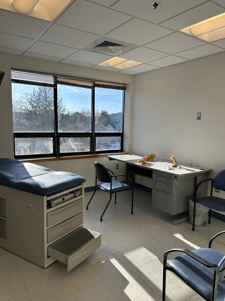 More Photos Of 955 Main St, Winchester Medical For Lease