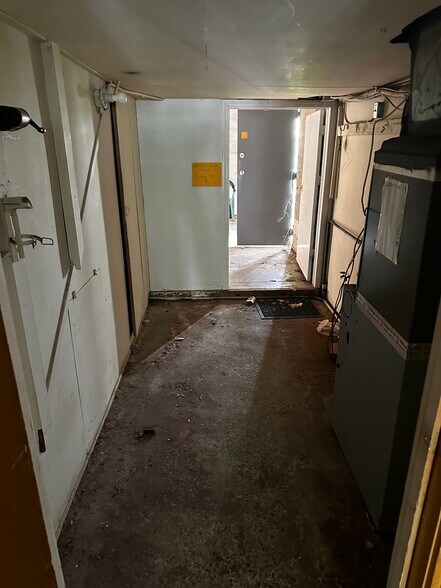 More Photos Of 10 E Main St, Shawnee Storefront For Lease