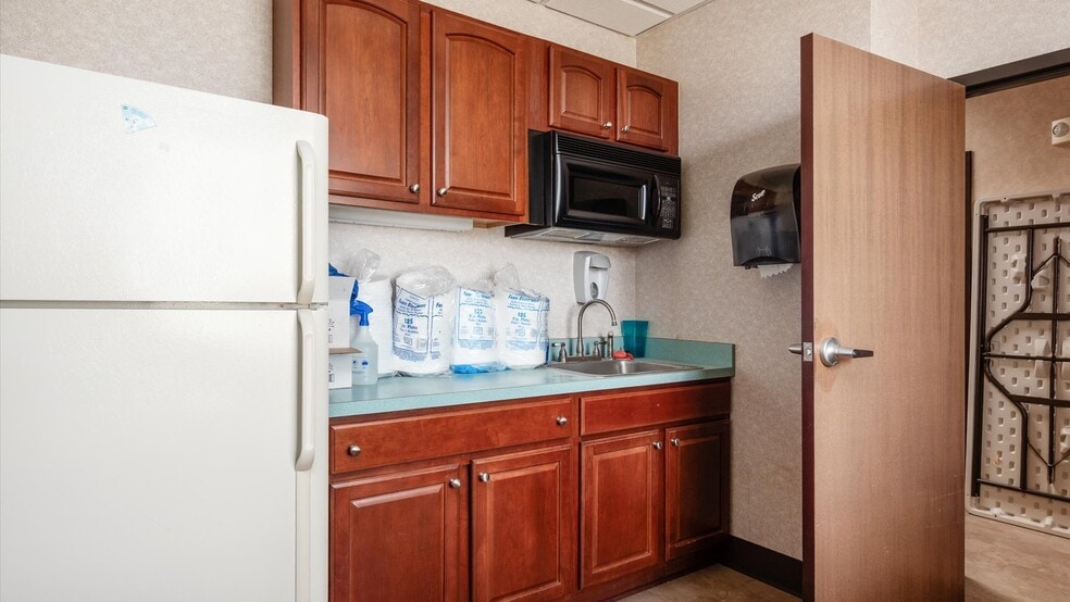 More Photos Of 220 E State St, Newcomerstown Bank For Sale