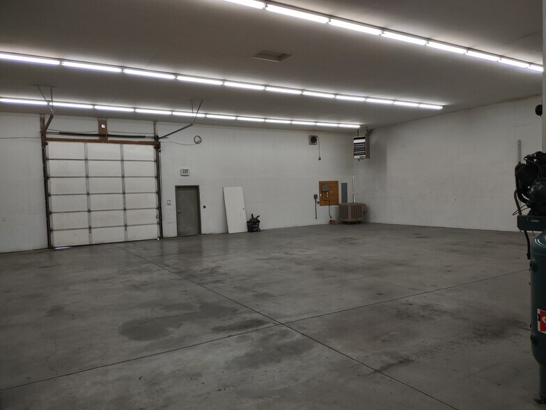 More Photos Of 6010-6012 E Trent Ave, Spokane Freestanding For Lease