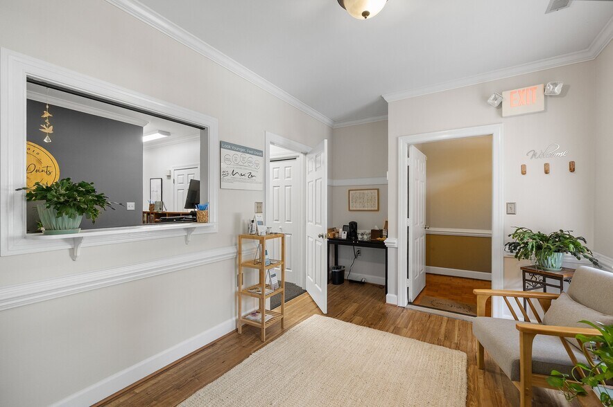 More Photos Of 833 Durham Rd, Wake Forest Medical For Lease