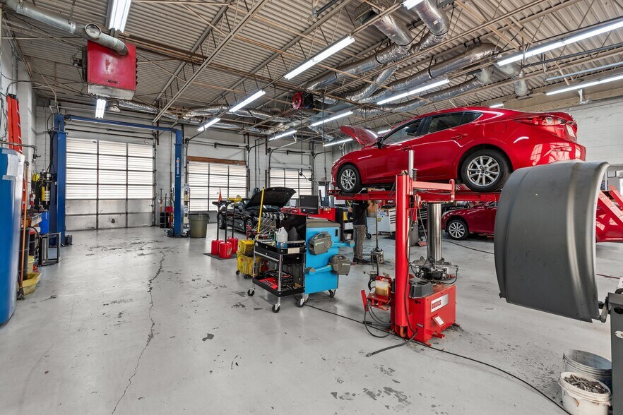 More Photos Of 6425 Glenwood Ave, Raleigh Auto Repair For Sale