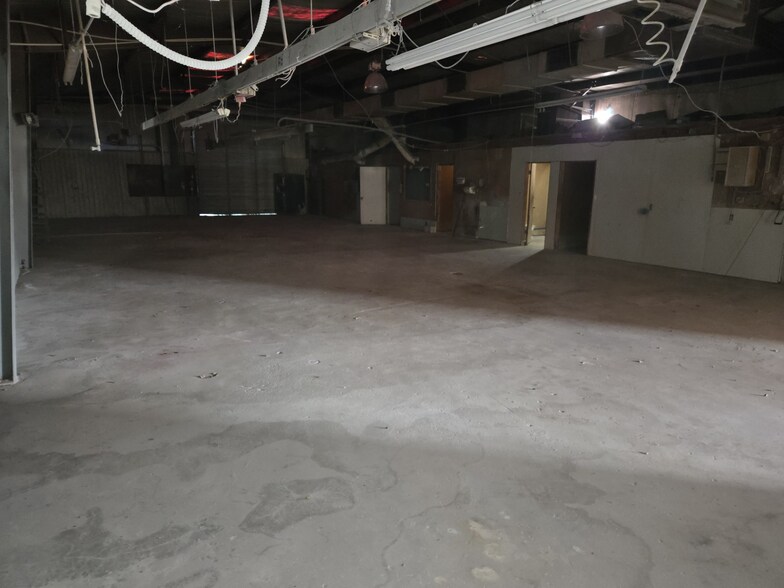 More Photos Of 2223 Hoffpauer Way, Sanger Manufacturing For Lease