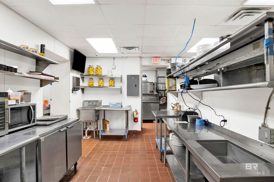 More Photos Of 61 N Section St, Fairhope Restaurant For Lease