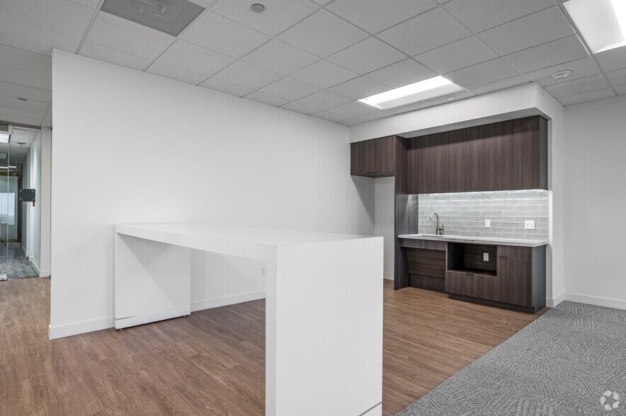 More Photos Of 10440 N Central Expy, Dallas Office For Sale