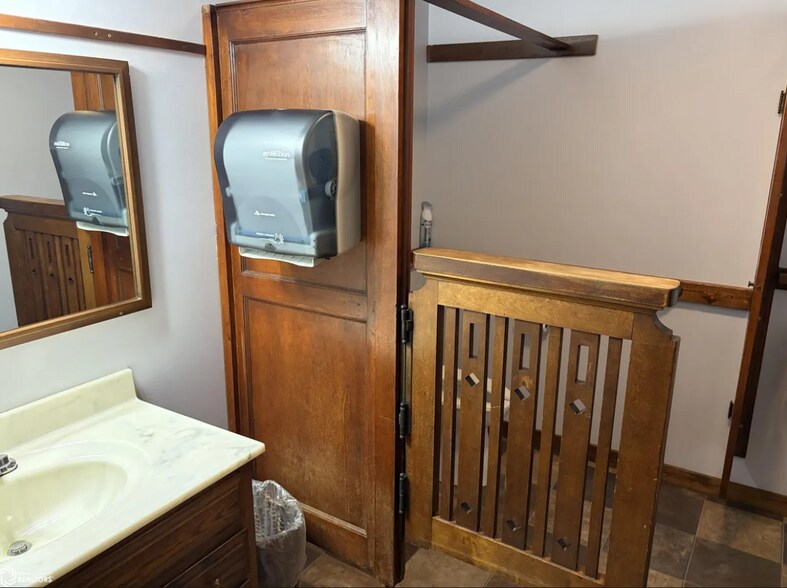More Photos Of 104 N 16th St, Clarinda Hospitality For Sale