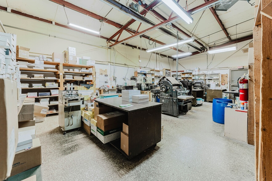 More Photos Of 526 W 11th Ave, Oshkosh Office For Sale