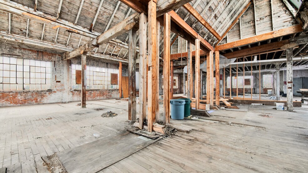 More Photos Of 2941 E Warren Ave, Detroit Apartments For Sale