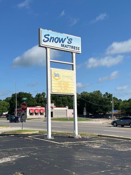More Photos Of 1427 W Will Rogers Blvd, Claremore Freestanding For Lease