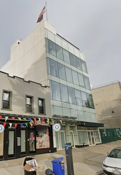 More Photos Of 13872 Queens Blvd, Jamaica Storefront Retail Office For Lease