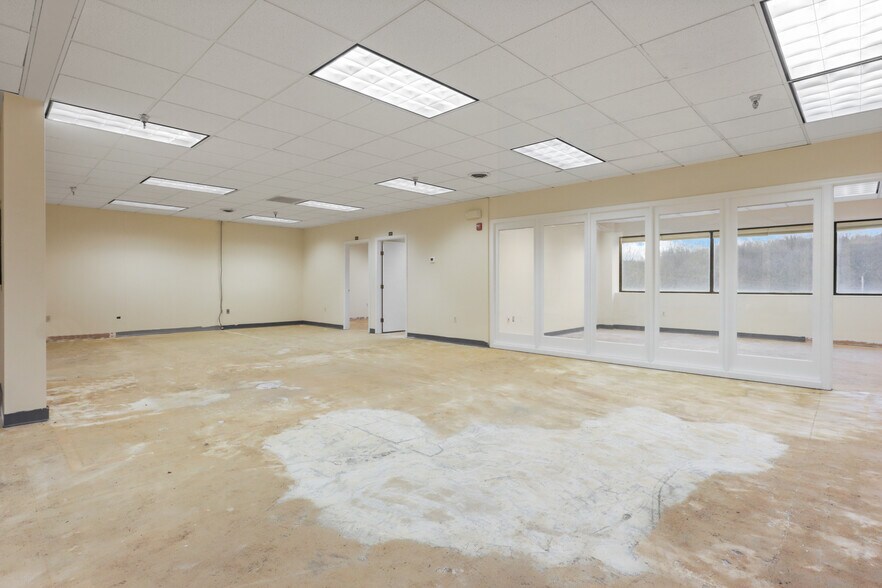 More Photos Of 339 Buschs Frontage Rd, Annapolis Medical For Lease