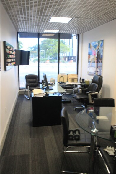 More Photos Of 2475 Hollywood Blvd, Hollywood Office For Lease