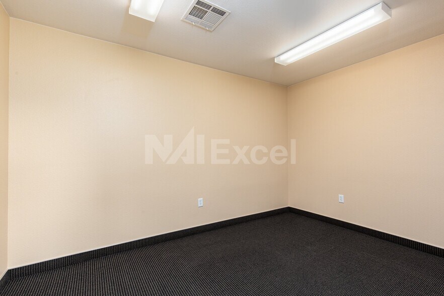 More Photos Of 2057 Pabco Rd, Henderson Warehouse For Lease