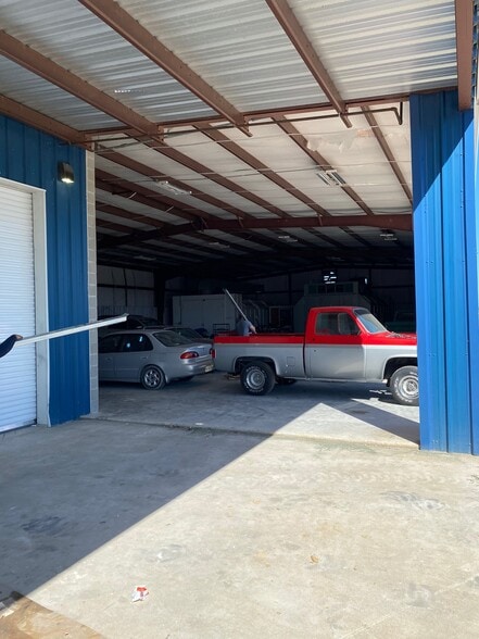 More Photos Of 5421 Gerstner Memorial Blvd, Lake Charles Warehouse For Lease