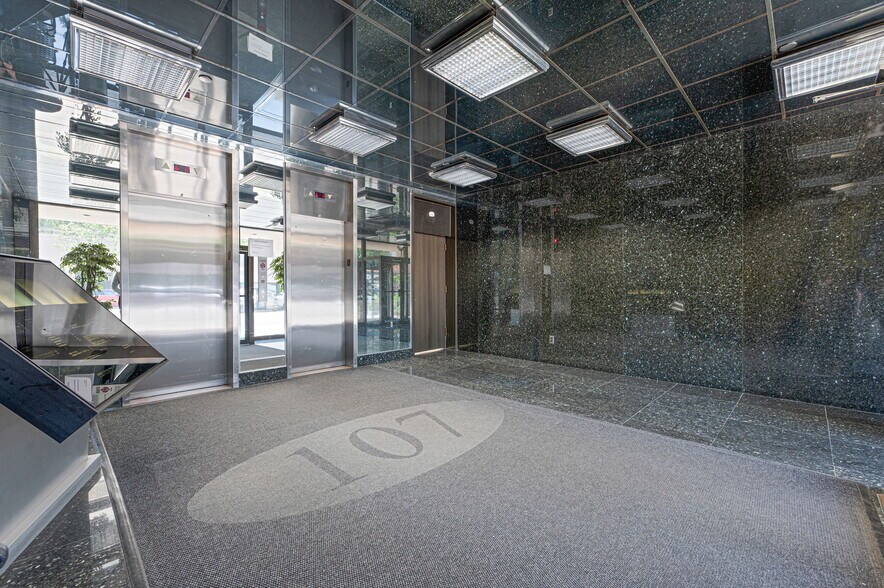 More Photos Of 107 Northern Blvd, Great Neck Medical For Sale