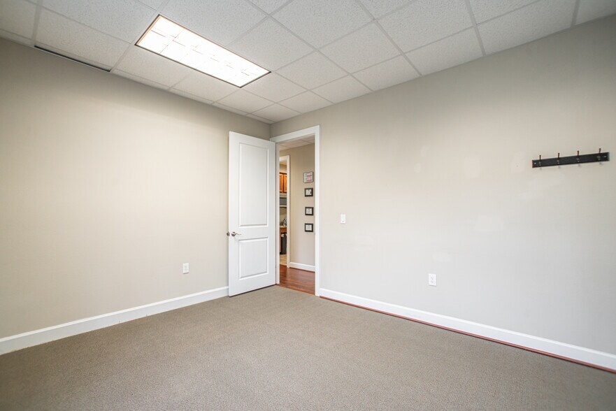 More Photos Of 2219 Sawdust Rd, The Woodlands Office For Sale