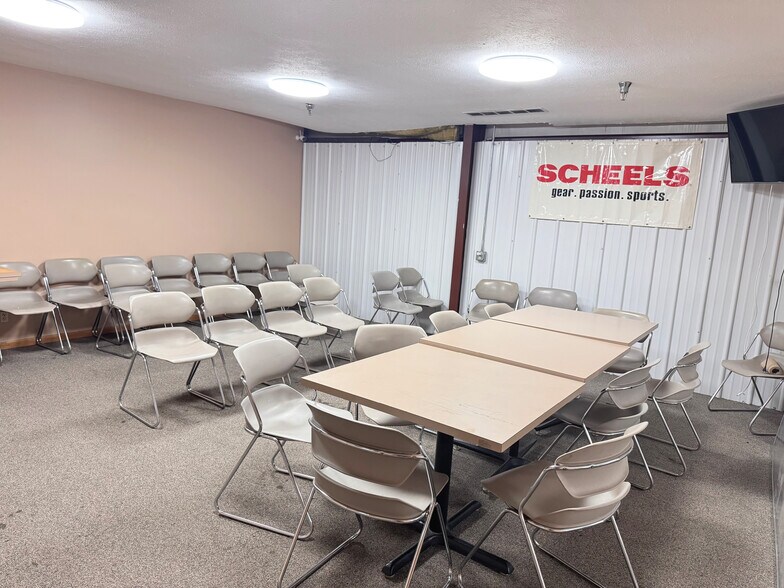 More Photos Of 8840 S 137th Cir, Omaha Warehouse For Lease