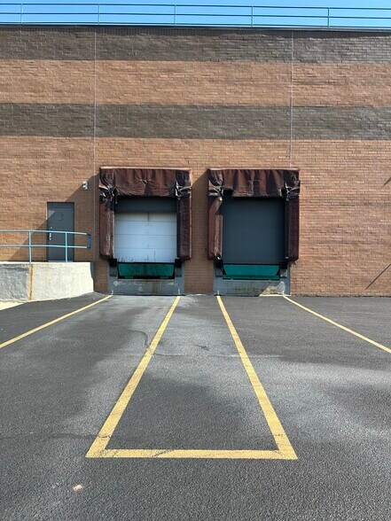 More Photos Of 128-15 26th Ave, Flushing Warehouse For Lease