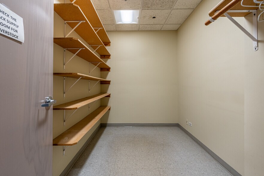 More Photos Of 4650 Southwest Hwy, Oak Lawn Medical For Sale