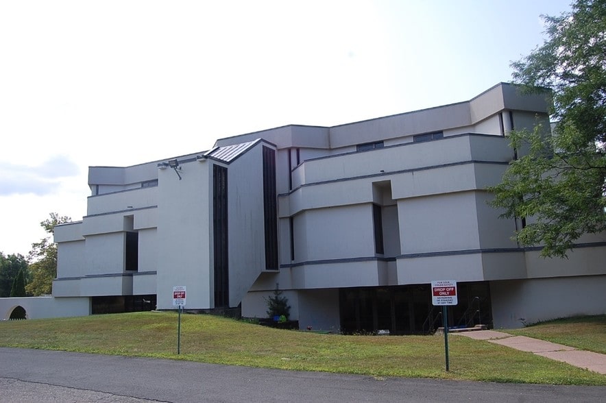 More Photos Of 51 Gabb Rd, Bloomfield Schools For Sale