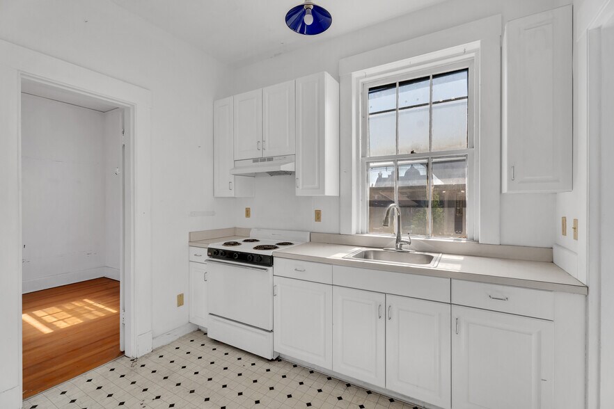 More Photos Of 51 Trumbull St, New Haven Office For Sale