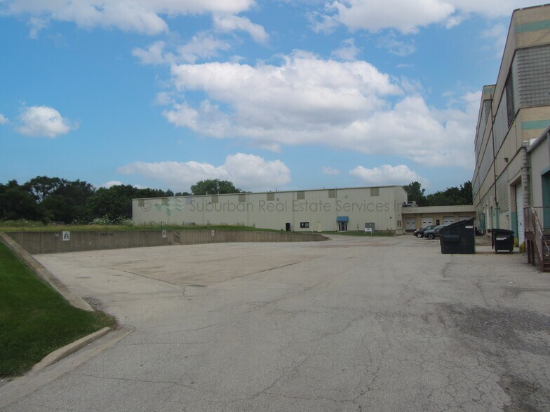 More Photos Of 901 N Batavia Ave, Batavia Showroom For Sale