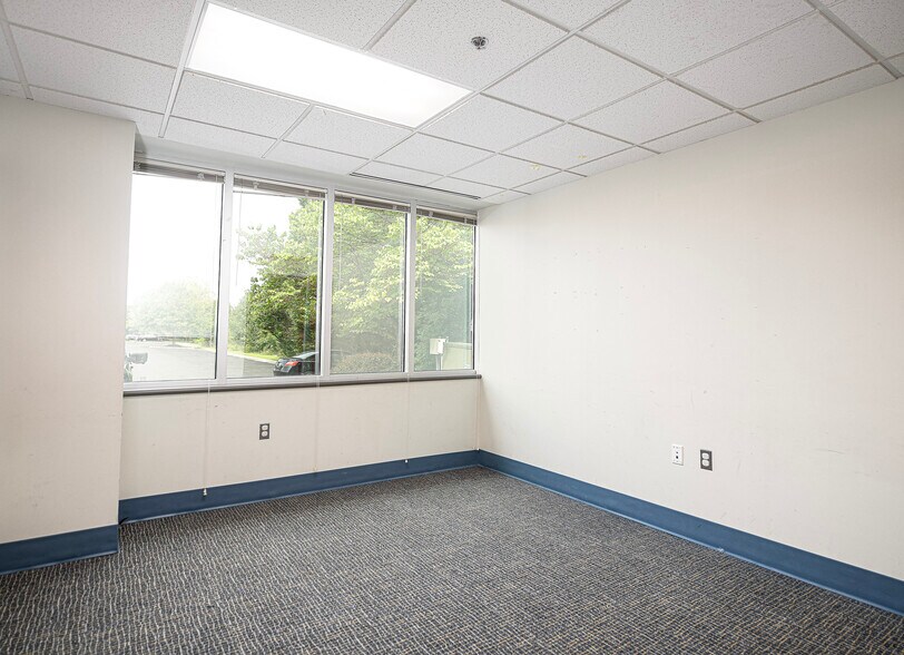 More Photos Of 9635 Philadelphia Rd, Baltimore Office For Lease