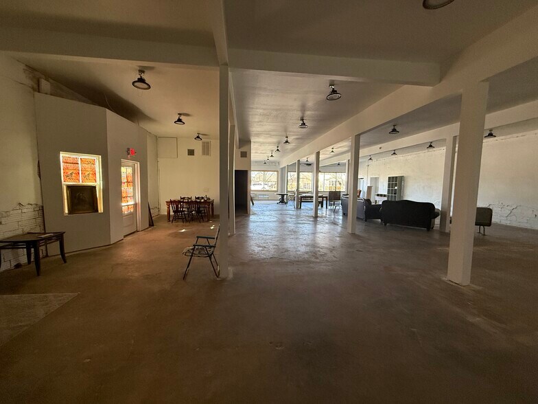 More Photos Of 218 Main St, Idalou Storefront Retail Office For Sale